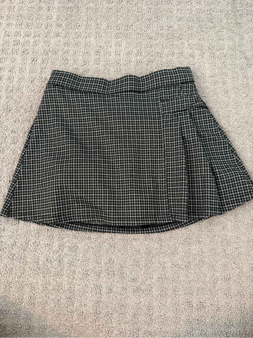 GAP Black & White Houndstooth Skort